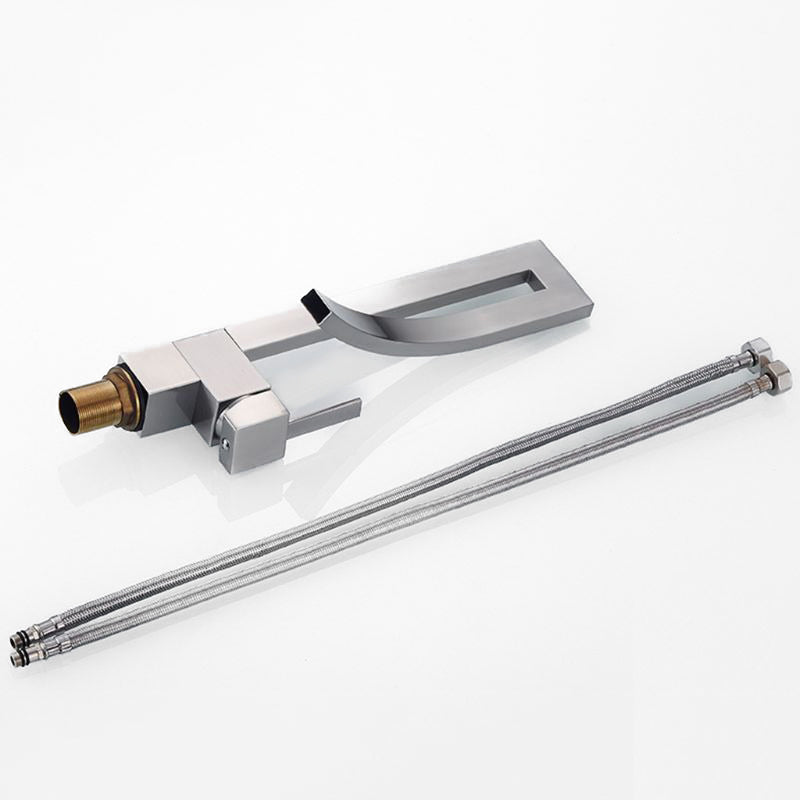 LuxeLine Robinet Mitigeur Lavabo en Acier Brossé